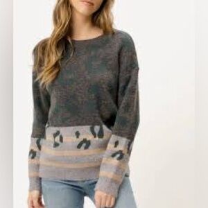NWT Mystree Charcoal Gray Leopard Print Sweater - Small
